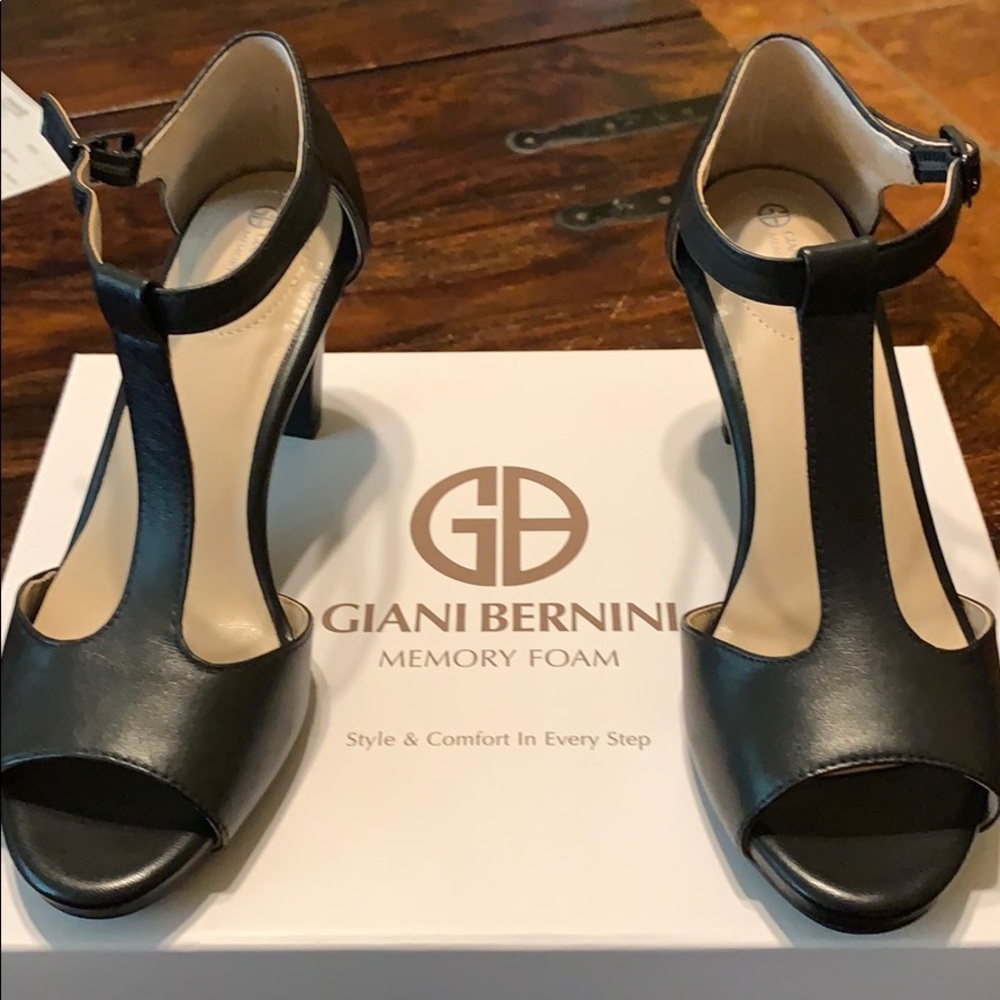 NEW IN BOX GIANI BERNINI BLACK SHOES SIZE 5.5